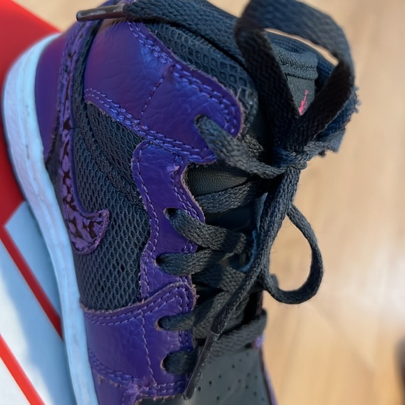 NIKE AIR JORDAN 1 RETRO size 8c - Picture 9 of 14